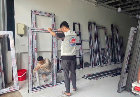 Kích thước cửa nhôm kính chuẩn phong thủy đón tài lộc [2026]